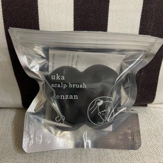 コスメキッチン(Cosme Kitchen)のuka ウカ　スカルプブラシ　ケンザン　頭皮マッサージ(ヘアブラシ/クシ)