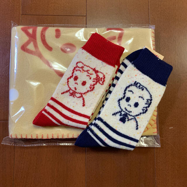 靴下屋(クツシタヤ)の最終値引き⭐️靴下屋　OSAMU GOODS コラボ靴下セット&ブランケット レディースのレッグウェア(ソックス)の商品写真