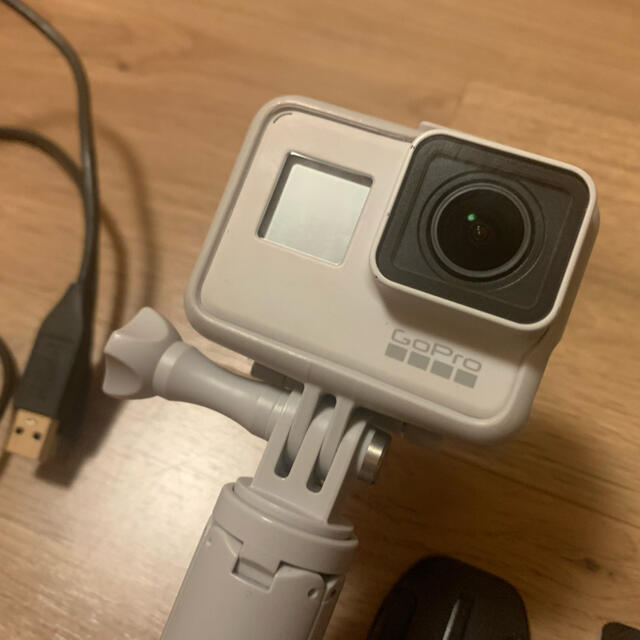 GoPro(ゴープロ)のGoPro HERO7 Black DuskWhite スマホ/家電/カメラのカメラ(ビデオカメラ)の商品写真