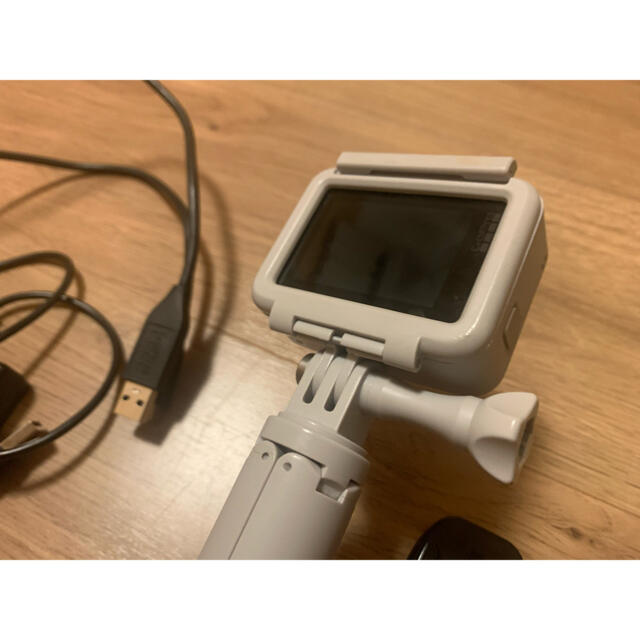 GoPro(ゴープロ)のGoPro HERO7 Black DuskWhite スマホ/家電/カメラのカメラ(ビデオカメラ)の商品写真