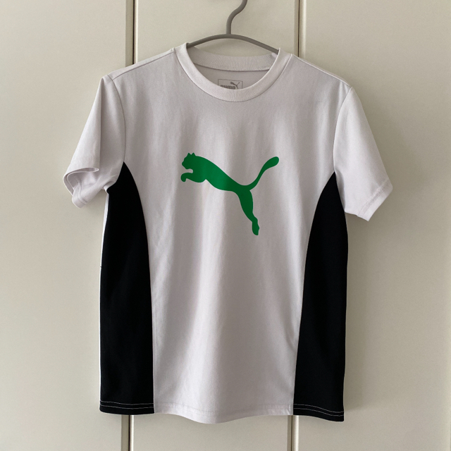 PUMA(プーマ)のPUMAプーマ　Ｔシャツ黒、緑　２枚　160 キッズ/ベビー/マタニティのキッズ服男の子用(90cm~)(Tシャツ/カットソー)の商品写真