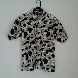 アベイシングエイプ(A BATHING APE)のApe　カモ柄　半袖シャツ(シャツ)