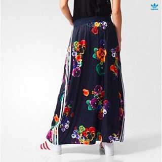 アディダス(adidas)の【adidas】花柄 スカート【FLORAL BURST LONG SKIRT】(ロングスカート)