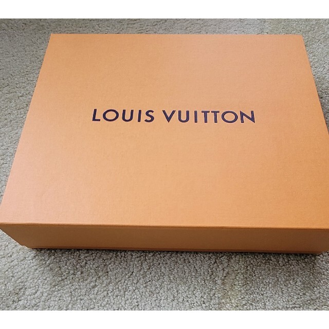 LOUIS VUITTON(ルイヴィトン)のルイヴィトン正規品！☆にこ様専用☆ほぼ新品未使用品キラキラ☆可愛いマフラー☆ レディースのファッション小物(マフラー/ショール)の商品写真