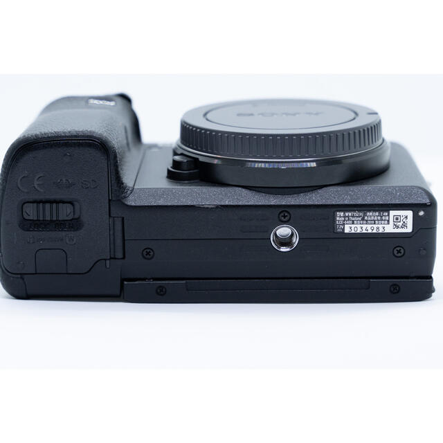 SONY(ソニー)の‪α6400本体 SDカード128GB付 スマホ/家電/カメラのカメラ(ミラーレス一眼)の商品写真