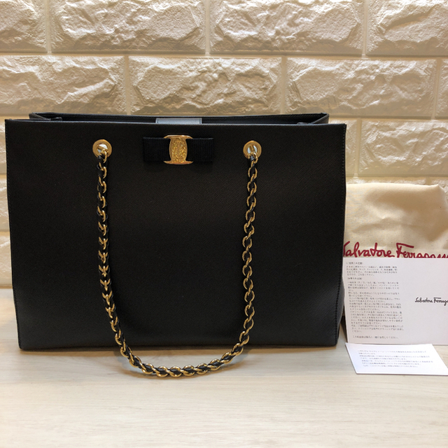 低価即納 Salvatore Ferragamo チェーン トートバッグ ブラック BvY0S