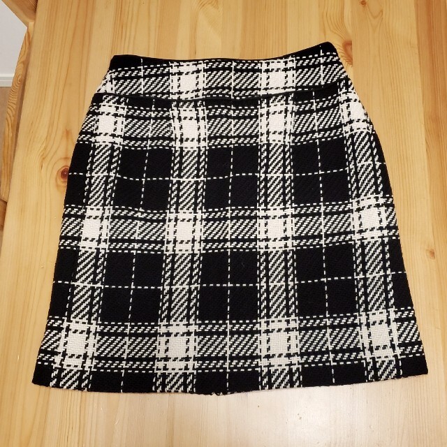 NATURAL BEAUTY BASIC(ナチュラルビューティーベーシック)の未使用　スカート　２枚セット レディースのスカート(ひざ丈スカート)の商品写真