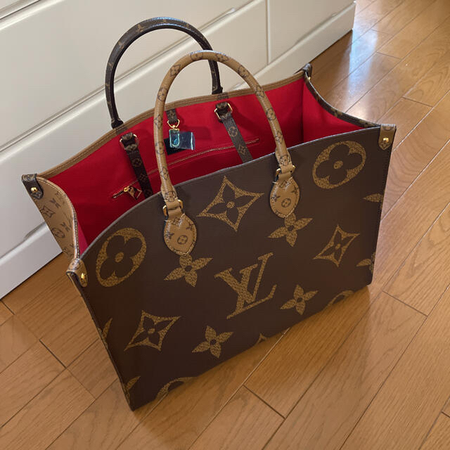 LOUIS VUITTON(ルイヴィトン)のルイヴィトン オンザゴー GM レディースのバッグ(トートバッグ)の商品写真