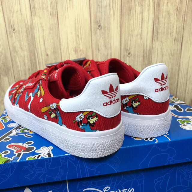 Adidas Disney Adidas コラボ スニーカー ディズニー アディダス の通販 By アパレル Parvenu アディダスならラクマ