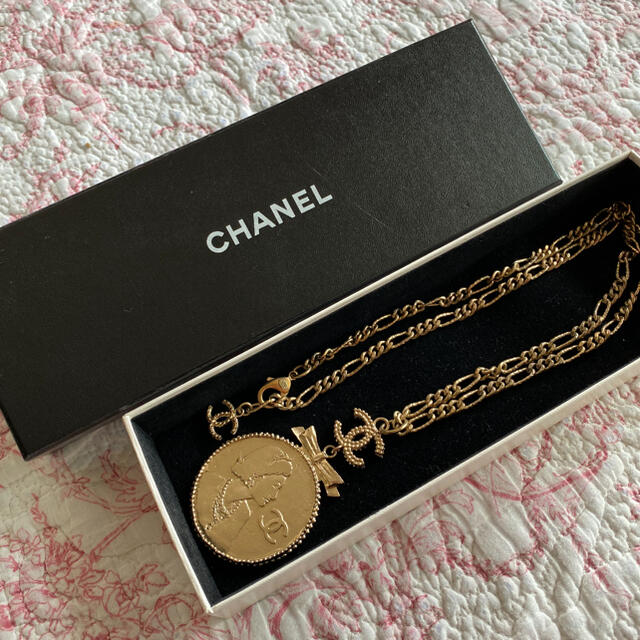 CHANEL(シャネル)の激レア CHANEL メダルペンダント レディースのアクセサリー(ネックレス)の商品写真