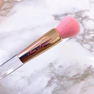 トゥフェイス(Too Faced)の【新品】ダイヤモンドハイライターブラシ　ハイライトブラシ　トゥーフェイド　コスメ(チーク/フェイスブラシ)