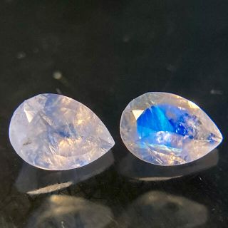 天然ブルームーンストーンペアーシェープカットペアトータル1.15ct(その他)