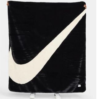 ナイキ(NIKE)のNIKE Plush Fake Fur Blanket(その他)