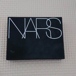 ナーズ(NARS)の専用NARS ﾗｲﾄﾘﾌﾚｸﾃｨﾝｸﾞｾｯﾃｨﾝｸﾞﾊﾟｳﾀﾞｰ(フェイスパウダー)