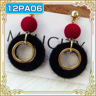 もふもふファーリング ピアス ブラック(ピアス)