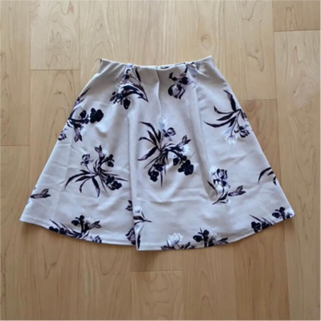 Delyle NOIR(デイライルノアール)のDelyle NOIR 花柄 スカート ☆値下げしました☆ レディースのスカート(ミニスカート)の商品写真