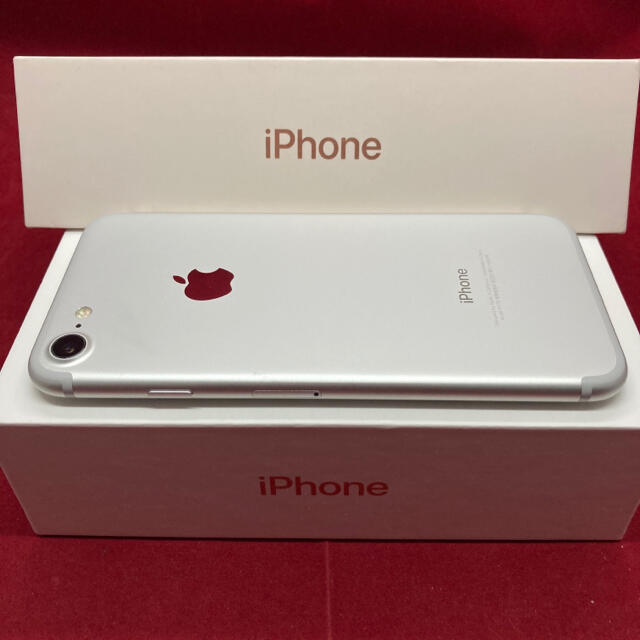Apple シルバー 極美品の通販 by une pomme｜アップルならラクマ - SIMフリー iPhone7 128GB 超歓迎特価