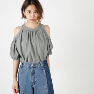 マウジー(moussy)のmoussy❤︎オフショルダー(シャツ/ブラウス(半袖/袖なし))