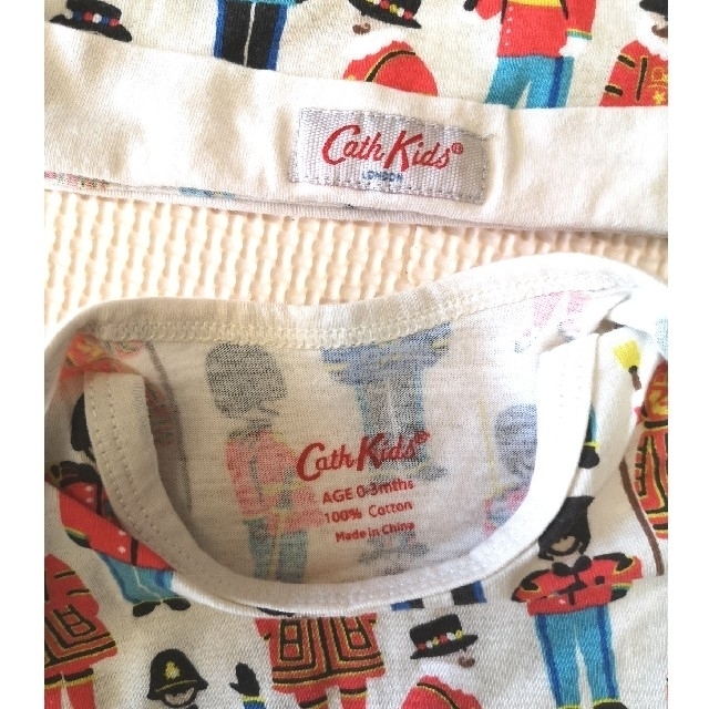 Cath Kidston(キャスキッドソン)のキャス・キッドソン　足付ロンパース　ハット キッズ/ベビー/マタニティのベビー服(~85cm)(ロンパース)の商品写真