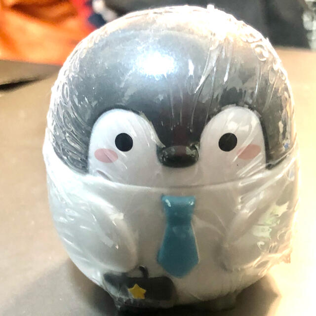 ガチャガチャ コウペンちゃん 出勤してえらい❗️ エンタメ/ホビーのおもちゃ/ぬいぐるみ(キャラクターグッズ)の商品写真