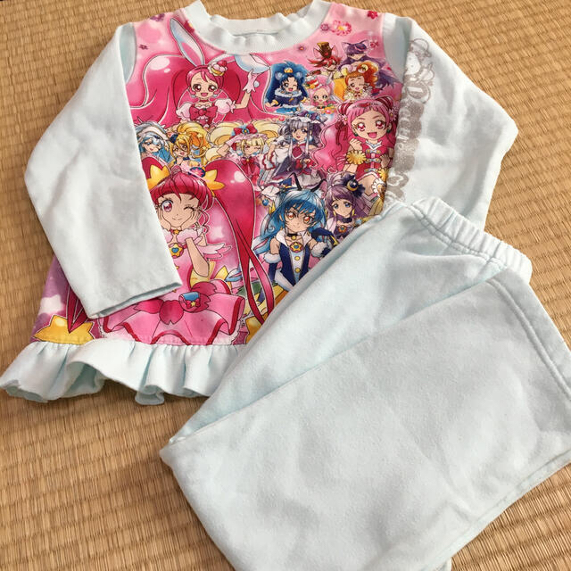 BANDAI(バンダイ)のプリキュア  光るパジャマ 120 キッズ/ベビー/マタニティのキッズ服女の子用(90cm~)(パジャマ)の商品写真