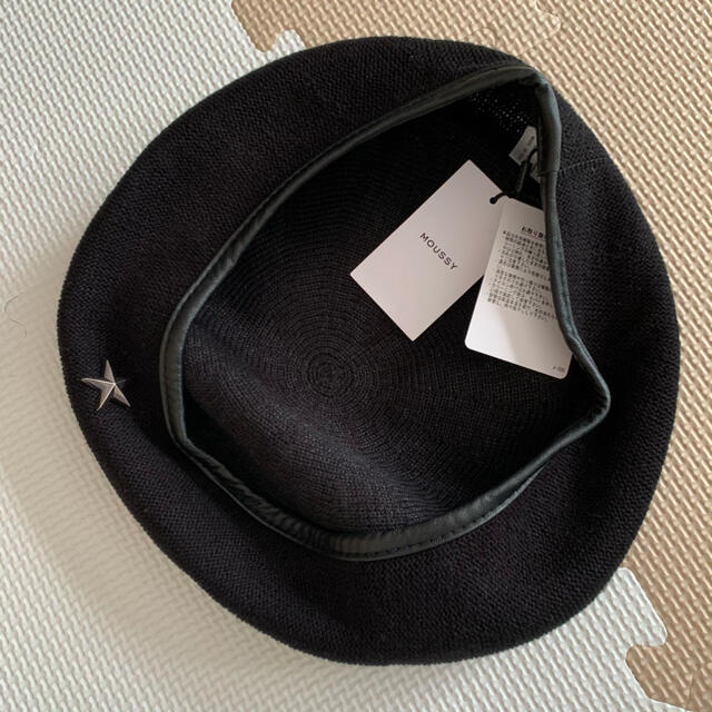 moussy(マウジー)の【送料込】moussy パイピングベレー帽 レディースの帽子(ハンチング/ベレー帽)の商品写真