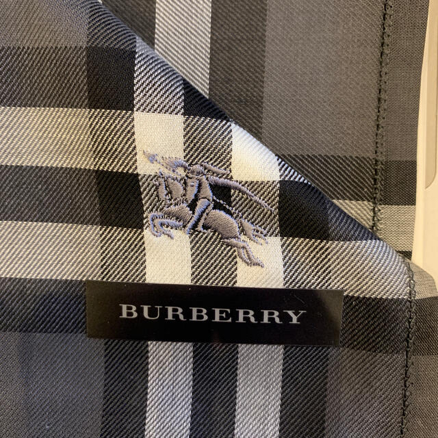 BURBERRY(バーバリー)のバーバリー　ハンカチ　新品 メンズのファッション小物(ハンカチ/ポケットチーフ)の商品写真