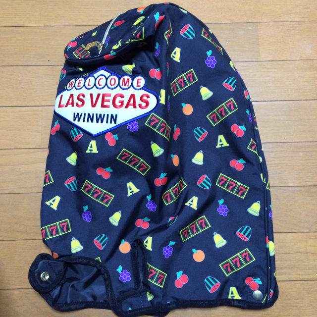 WIN WINのLASVEGASスタンドキャディバッグ WIN WINのLASVEGASスタンドキャディバッグ