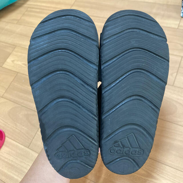 adidas(アディダス)のアディダス サンダル  15cm キッズ/ベビー/マタニティのキッズ靴/シューズ(15cm~)(サンダル)の商品写真