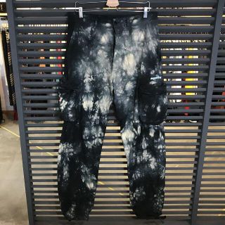 オフホワイト(OFF-WHITE)の超美品 オフホワイト 現行 タイダイ染め カーゴパンツ 32(ワークパンツ/カーゴパンツ)