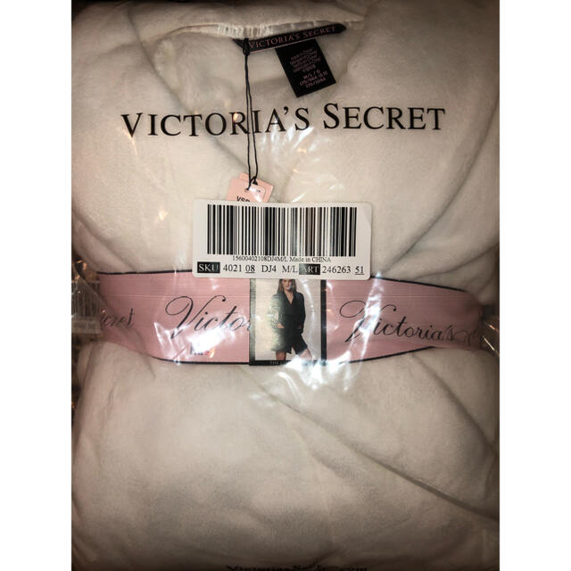 Victoria's Secret(ヴィクトリアズシークレット)のVS定価¥6,632 ホワイトバスローブ レディースのルームウェア/パジャマ(ルームウェア)の商品写真