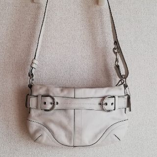 コーチ(COACH)のCOACH　ショルダーバッグ　白(ショルダーバッグ)