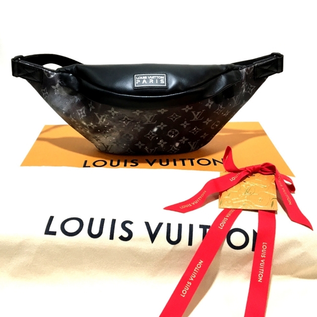 LOUIS VUITTON(ルイヴィトン)の新品 ルイヴィトン ディスカバリー・バムバッグ Ｍ44444 モノグラム メンズのバッグ(ボディーバッグ)の商品写真