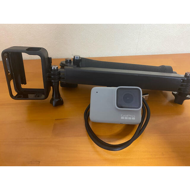 GoPro(ゴープロ)のGoPro 7 ホワイト スマホ/家電/カメラのカメラ(ビデオカメラ)の商品写真