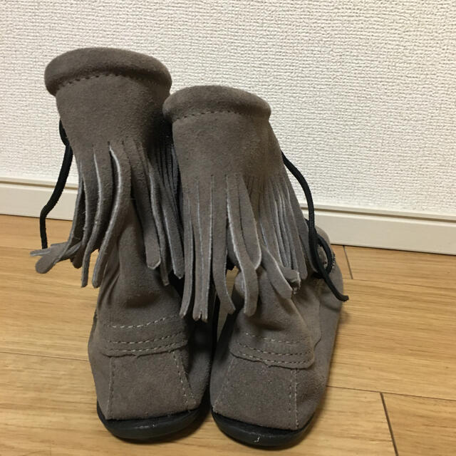 Minnetonka(ミネトンカ)のミネトンカ ショートブーツ フリンジブーツ レディースの靴/シューズ(ブーツ)の商品写真