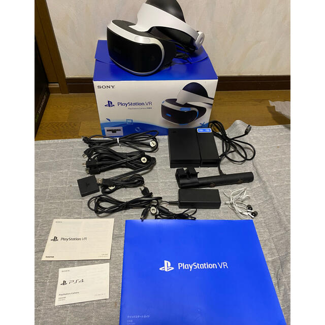 PlayStation VR(プレイステーションヴィーアール)のPSVR カメラ同梱版 エンタメ/ホビーのゲームソフト/ゲーム機本体(家庭用ゲーム機本体)の商品写真