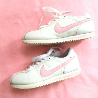 Nike スニーカー 可愛い