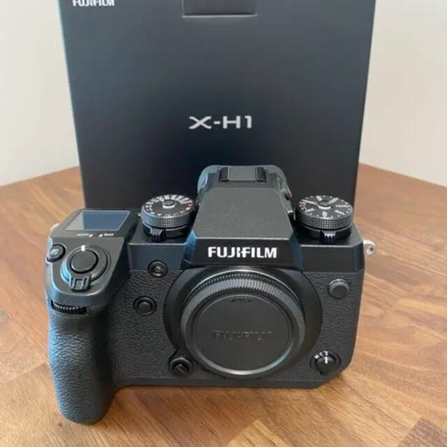 新品 未開封 FUJIFILM X-E4 ボディ ブラック