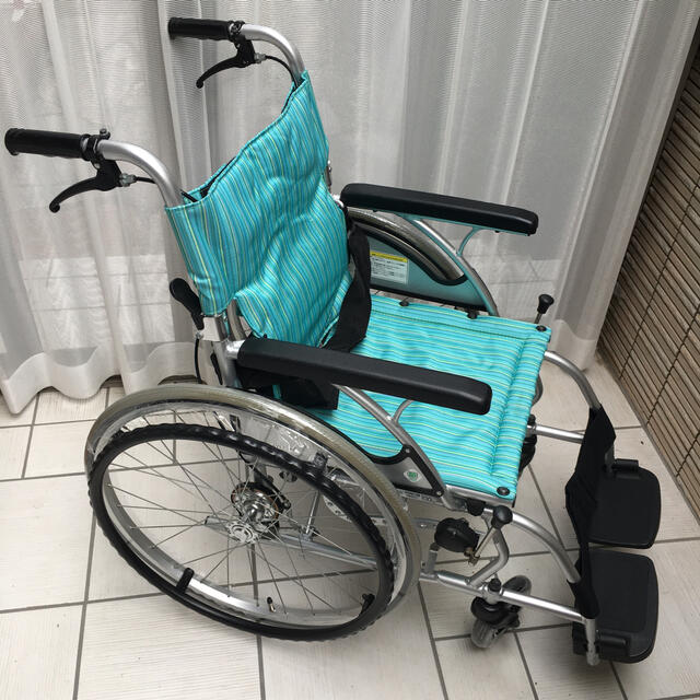 ♿️自走式 超軽量 小さな力で自在に楽々操作 とても使いやすい 車椅子