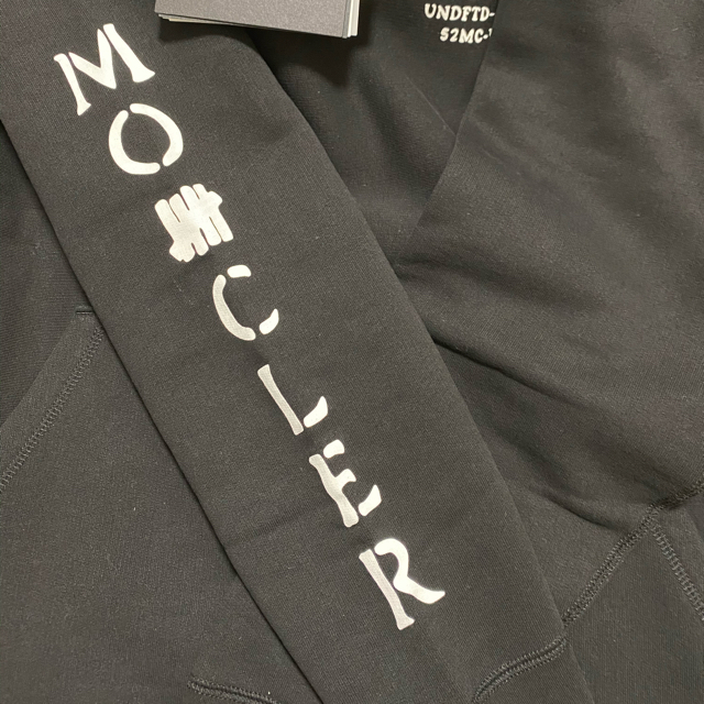 MONCLER(モンクレール)の値下げ中！MONCLER UNDEFEATED コラボ パーカー フーディー メンズのトップス(パーカー)の商品写真