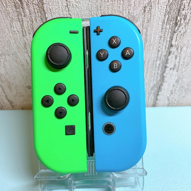 Nintendo Switch(ニンテンドースイッチ)のストラップ2本つき ブルー グリーン Switch 左右セット ジョイコン エンタメ/ホビーのゲームソフト/ゲーム機本体(家庭用ゲーム機本体)の商品写真