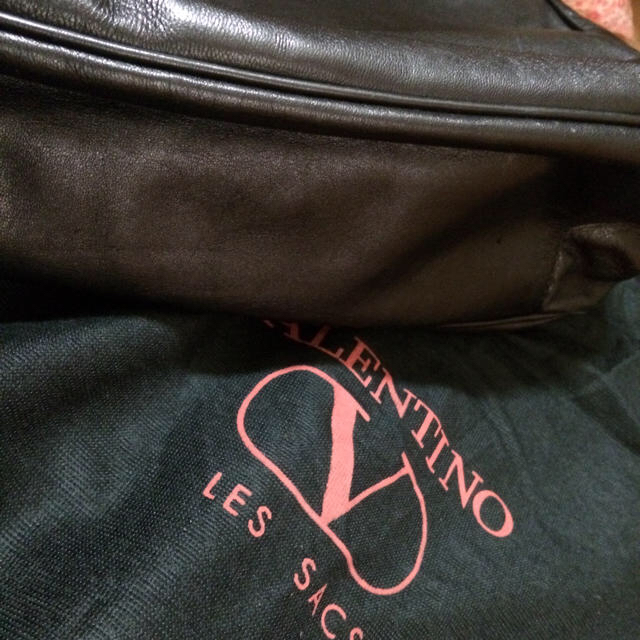 GIANNI VALENTINO(ジャンニバレンチノ)のバレンチノチェーンショルダー美品 レディースのバッグ(ショルダーバッグ)の商品写真