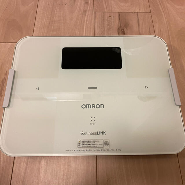 OMRON(オムロン)のオムロン 体重体組成計 HBF-254C-W スマホ/家電/カメラの美容/健康(体重計/体脂肪計)の商品写真