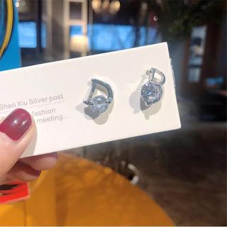 シルバーイニシャルピアス♡ 韓国アクセ　インポートアクセ(ピアス)