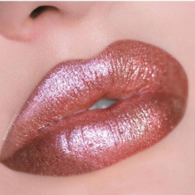 Kylie Cosmetics(カイリーコスメティックス)のラスト一個　キラキラリップ　Hollywood Blvd  コスメ/美容のベースメイク/化粧品(口紅)の商品写真