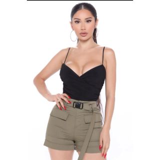 エイソス(asos)の新品タグ　FASHION NOVA キャミ　クロップド(キャミソール)