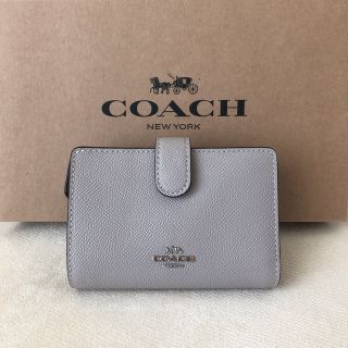 コーチ(COACH)のタグ付き新品★COACH コーチ 二つ折り財布 ライトグレー (財布)