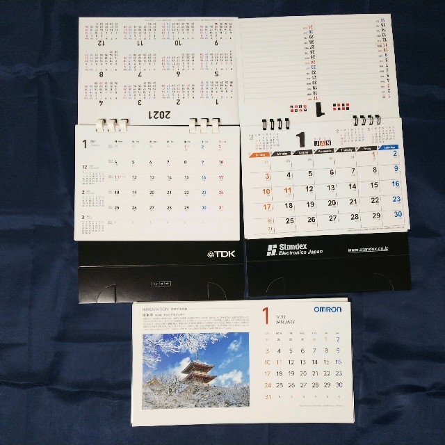 2021年 卓上カレンダー 3点セット インテリア/住まい/日用品の文房具(カレンダー/スケジュール)の商品写真