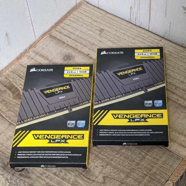 CORSAIR CMK16GX4M2A2666C16を2セット