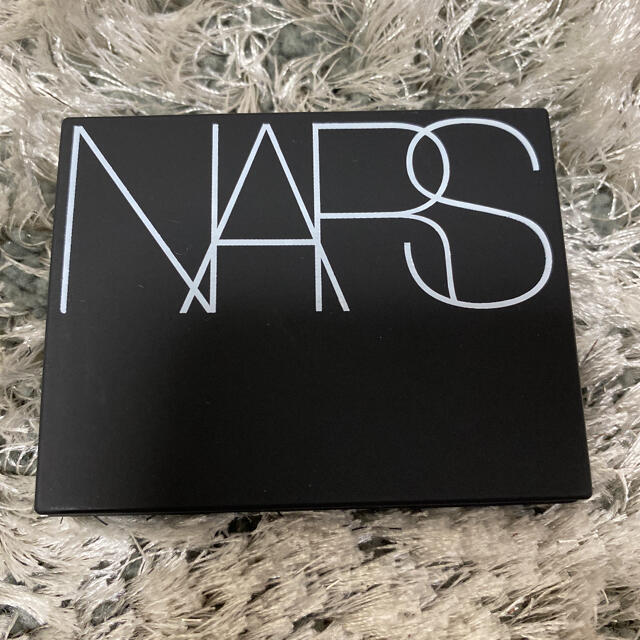 NARS(ナーズ)のNARSリフレクティングセッティングパウダープレストN新品未使用 コスメ/美容のベースメイク/化粧品(フェイスパウダー)の商品写真